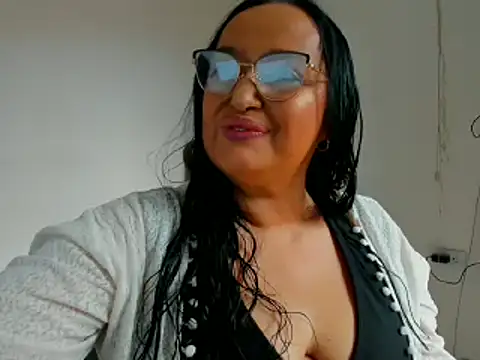GiaNahomi online show from 6, 3, 2025