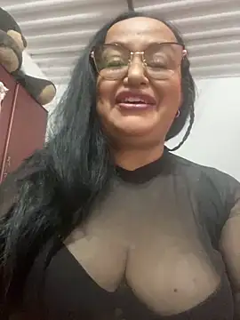 GiaNahomi online show from 6, 1, 2025
