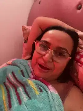 GiaNahomi online show from 5, 1, 2025