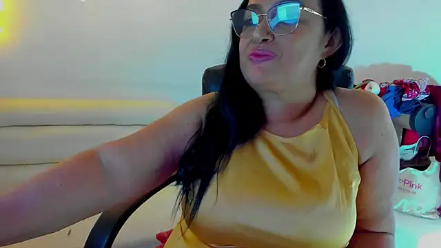 GiaNahomi online show from 3, 1, 2025