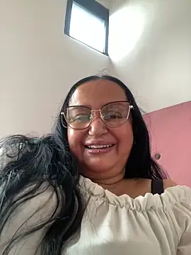 GiaNahomi online show from 25, 1, 2025