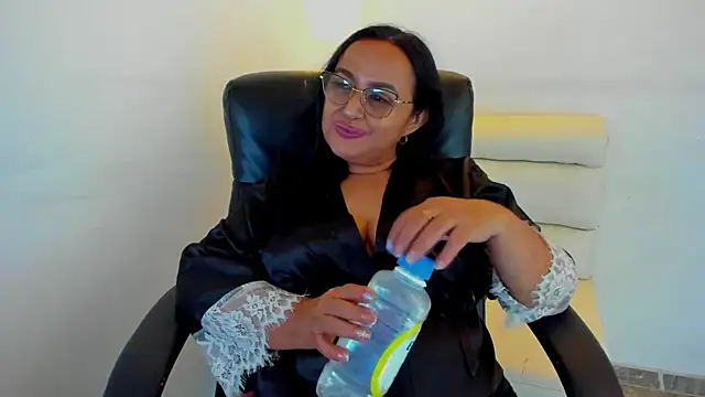 GiaNahomi online show from 3, 1, 2025