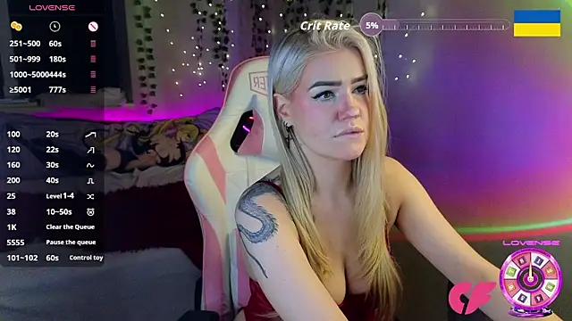 Snapshot of RedVelveten chatting on 6, 10, 2025 RedVelveten online show from 6, 10, 2025