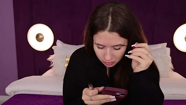 milaleoneli online show from 10, 11, 2025