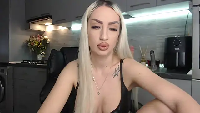 queenzoora online show from 18, 3, 2026