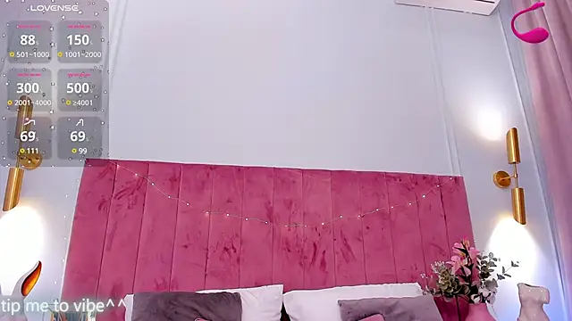 Mayzzie online show from 3, 3, 2025