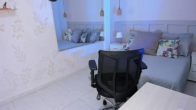 Snapshot of MartinaGuzmann chatting on 19, 6, 2026 MartinaGuzmann online show from 19, 6, 2026