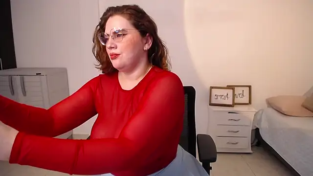 Snapshot of MartinaGuzmann chatting on 21, 10, 2025 MartinaGuzmann online show from 21, 10, 2025