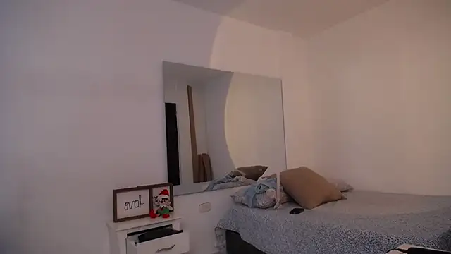 Snapshot of MartinaGuzmann chatting on 15, 11, 2025 MartinaGuzmann online show from 15, 11, 2025