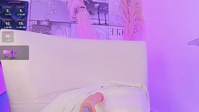 MiaCavallii  online show from 30, 10, 2025