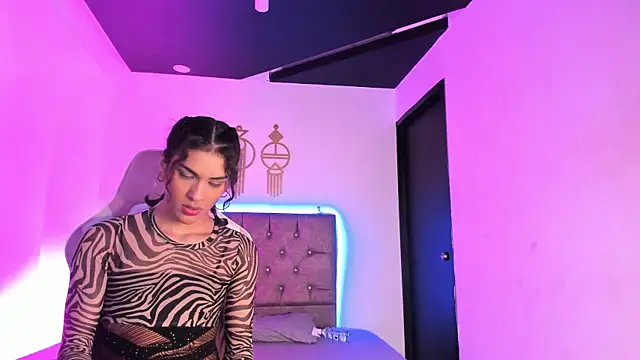 MiaCavallii  online show from 22, 3, 2025