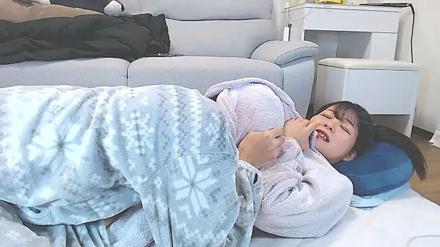 Snapshot of nmnk_CH chatting on 24, 10, 2025 nmnk CH online show from 24, 10, 2025