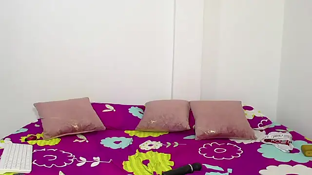 Lara Jean01 online show from 3, 1, 2025