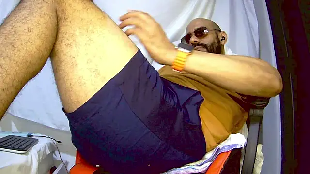 Snapshot of bruce_bigg chatting on 13, 12, 2025 bruce bigg online show from 13, 12, 2025