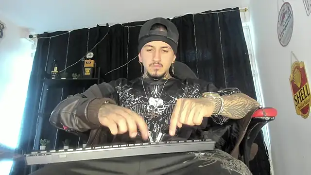Snapshot of the_beast_master_ chatting on 20, 7, 2026 the beast master online show from 20, 7, 2026