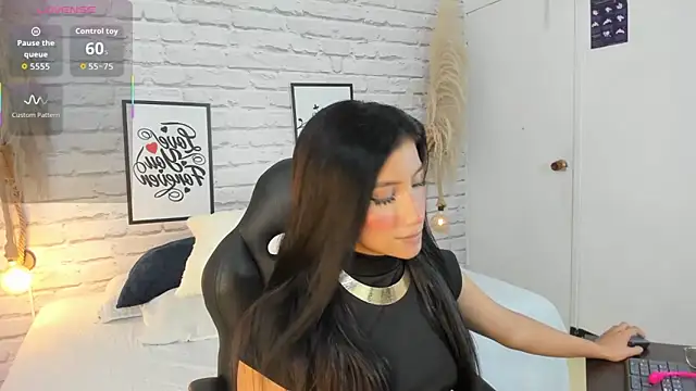 Snapshot of naomiii__ chatting on 30, 9, 2025 naomiii online show from 30, 9, 2025