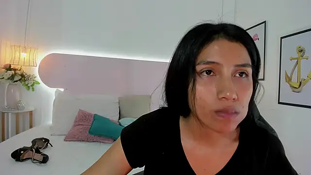 Snapshot of naomiii__ chatting on 2, 10, 2025 naomiii online show from 2, 10, 2025