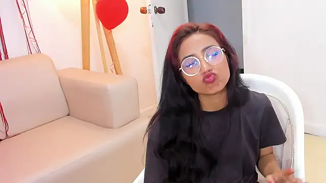 Snapshot of naomiii__ chatting on 13, 2, 2025 naomiii online show from 13, 2, 2025
