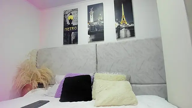 naomiii   online show from 22, 4, 2026