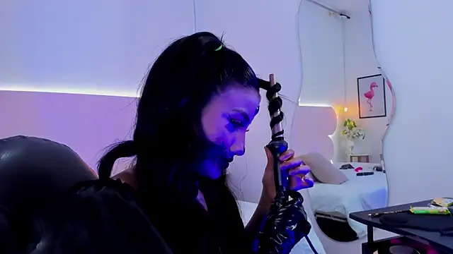 naomiii   online show from 9, 10, 2025