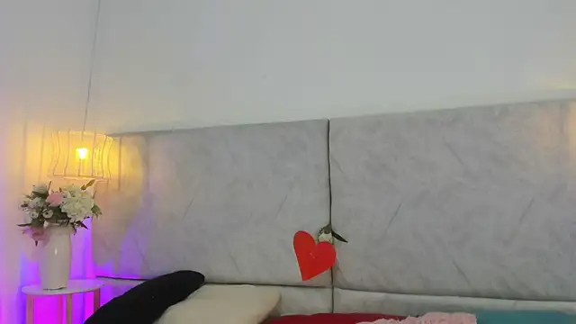 naomiii   online show from 19, 2, 2026