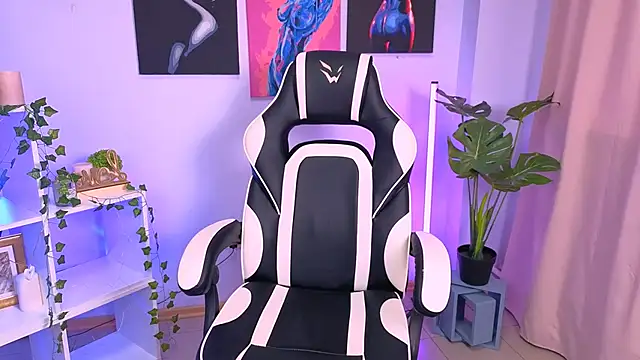 EmmaKeam online show from 9, 10, 2025