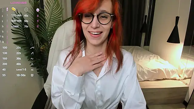 Dora Marcelli online show from 15, 10, 2025