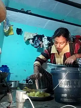 Snapshot of Surajpuja79 chatting on 5, 12, 2025 Surajpuja79 online show from 5, 12, 2025