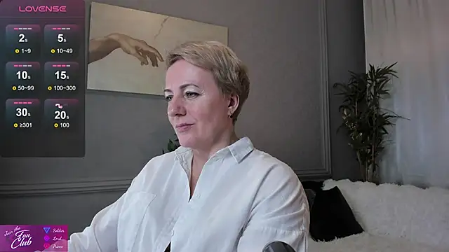 Nika Smit online show from 2, 2, 2025