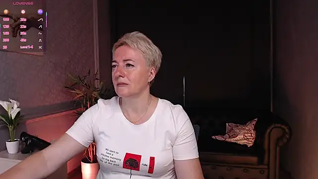 Snapshot of Nika_Smit chatting on 5, 7, 2026 Nika Smit online show from 5, 7, 2026