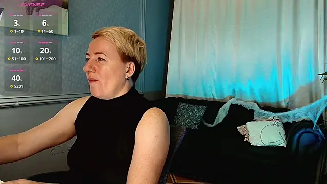 Nika Smit online show from 2, 11, 2025