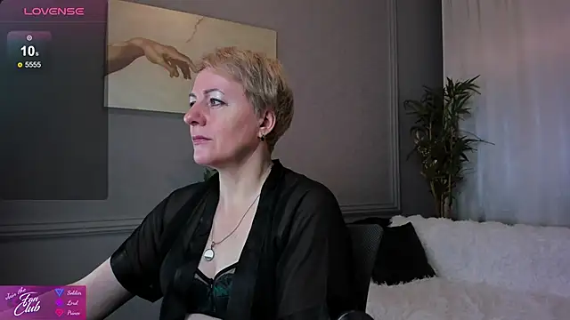 Nika Smit online show from 2, 2, 2025