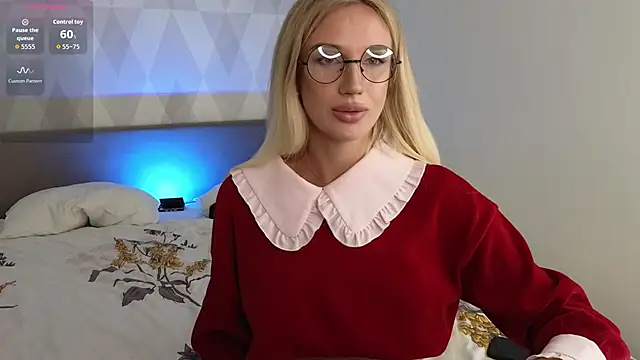 Megan Kira online show from 17, 4, 2026