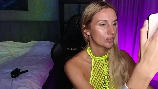 Megan Kira online show from 3, 2, 2026