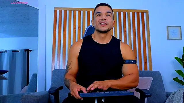 Snapshot of estebandelouis chatting on 24, 5, 2026 estebandelouis online show from 24, 5, 2026