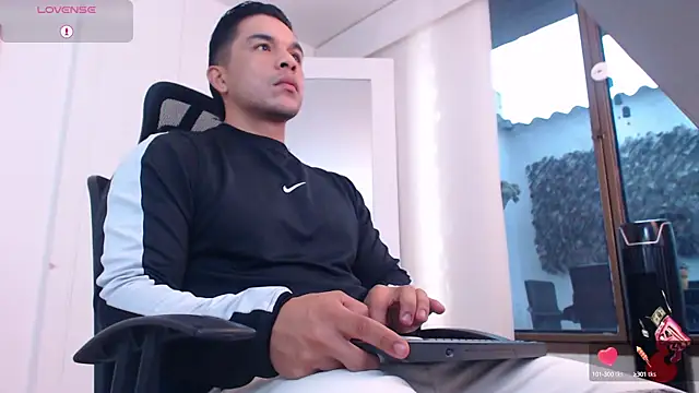 Snapshot of estebandelouis chatting on 13, 3, 2025 estebandelouis online show from 13, 3, 2025