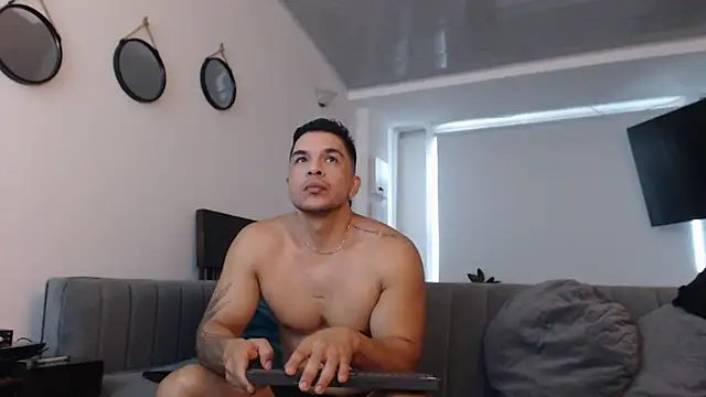 Snapshot of estebandelouis chatting on 3, 3, 2025 estebandelouis online show from 3, 3, 2025