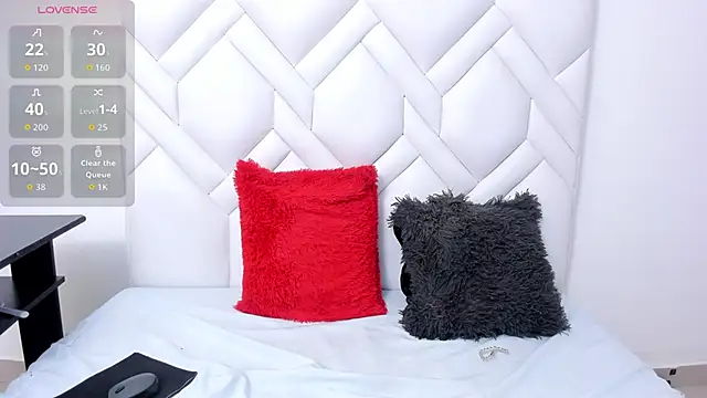 Analia18  online show from 4, 11, 2025