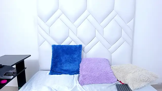 Analia18  online show from 14, 11, 2025