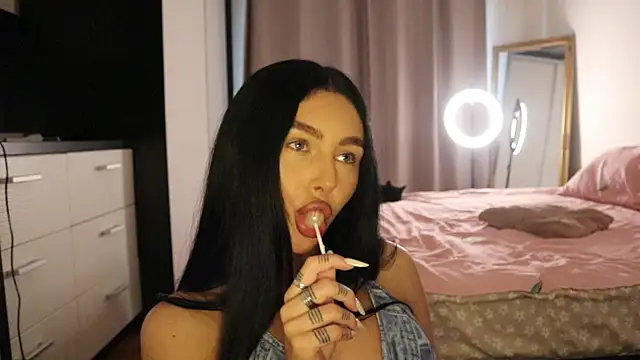 IvyKaelani online show from 3, 4, 2026