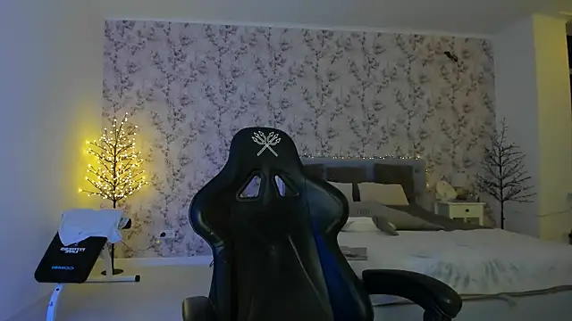 NancyLovee  online show from 17, 12, 2025