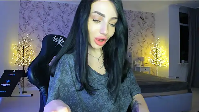 NancyLovee  online show from 21, 12, 2025