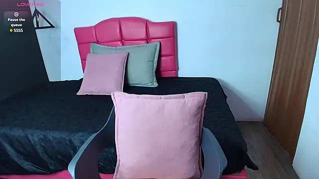 ScarleetJhonson  online show from 10, 3, 2025