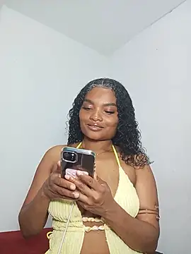 Snapshot of gianna_smith chatting on 6, 6, 2026 gianna smith online show from 6, 6, 2026