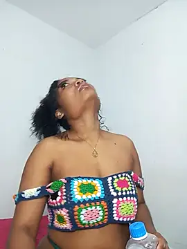 Snapshot of gianna_smith chatting on 8, 5, 2026 gianna smith online show from 8, 5, 2026