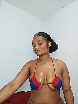 Snapshot of gianna_smith chatting on 17, 5, 2026 gianna smith online show from 17, 5, 2026