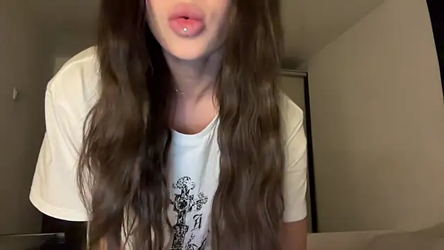 ur molly online show from 28, 9, 2025