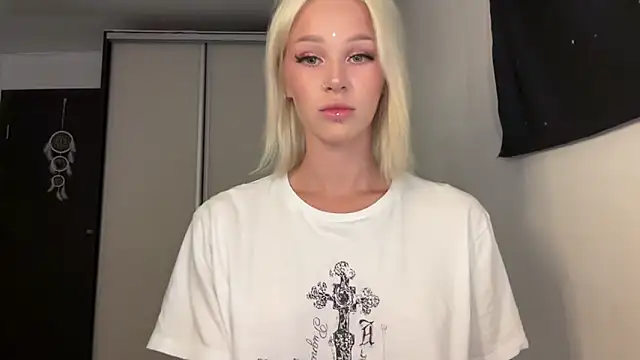 ur molly online show from 19, 6, 2026
