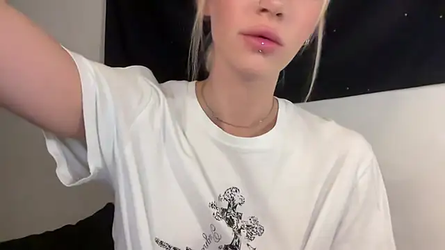 Snapshot of ur_molly chatting on 12, 6, 2026 ur molly online show from 12, 6, 2026