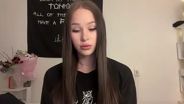 ur molly online show from 6, 3, 2026